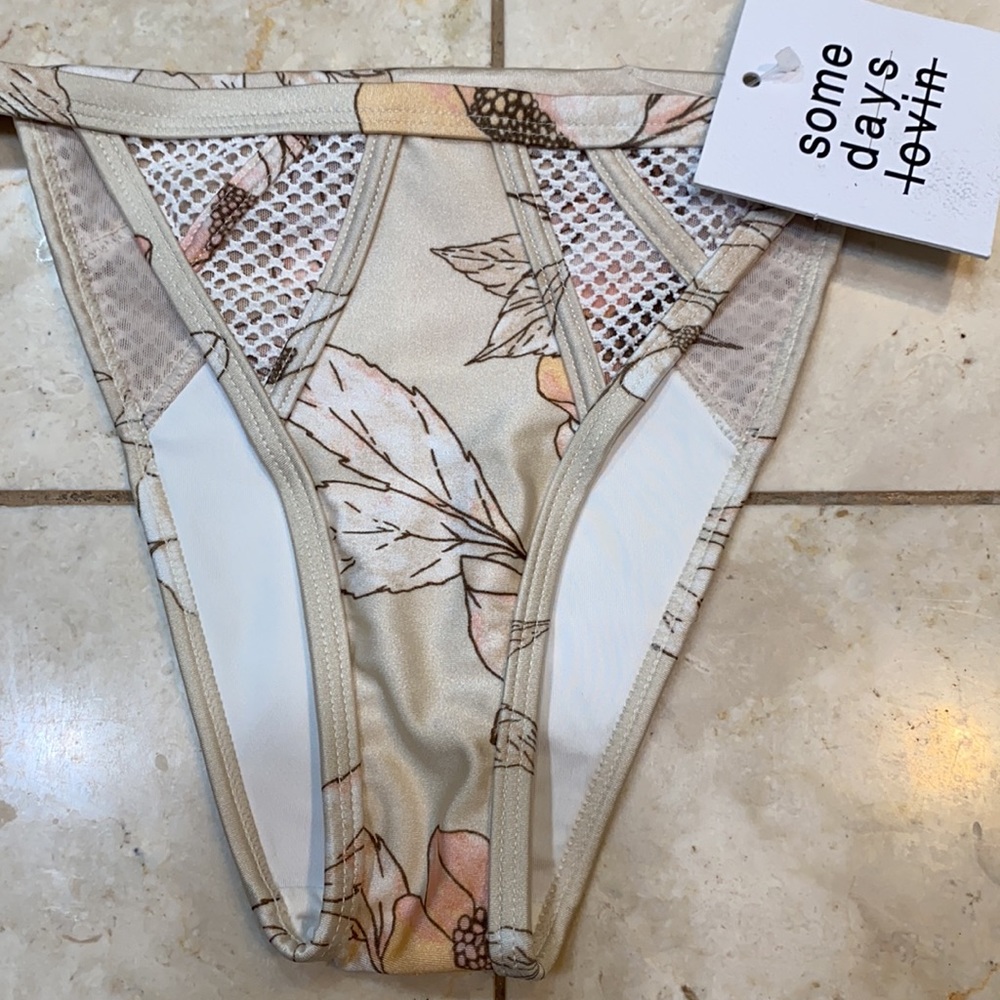 Some Days Lovin bikini bottom M - Picture 2 of 4